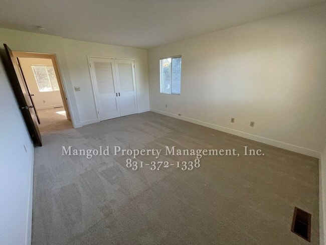 Building Photo - Beautiful 4-bed 2-bath Home with Cozy Fireplace, Front and Back Yards and Large Windows!