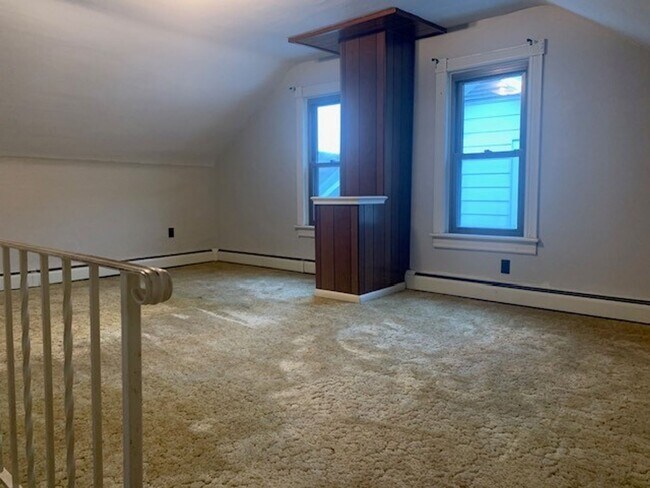 Building Photo - 3 bedroom 1 bathroom