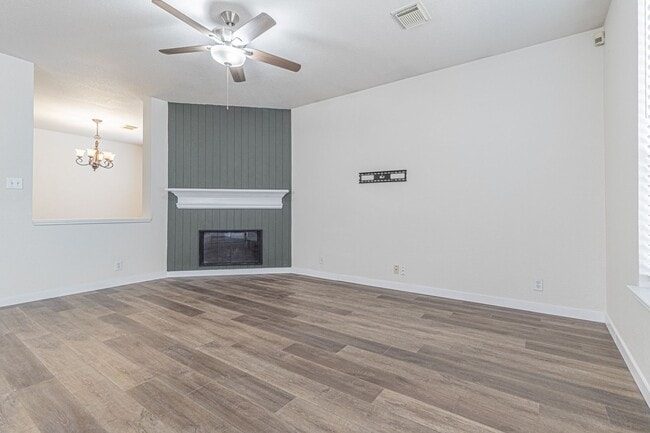 Building Photo - 213 Tapwood Ln