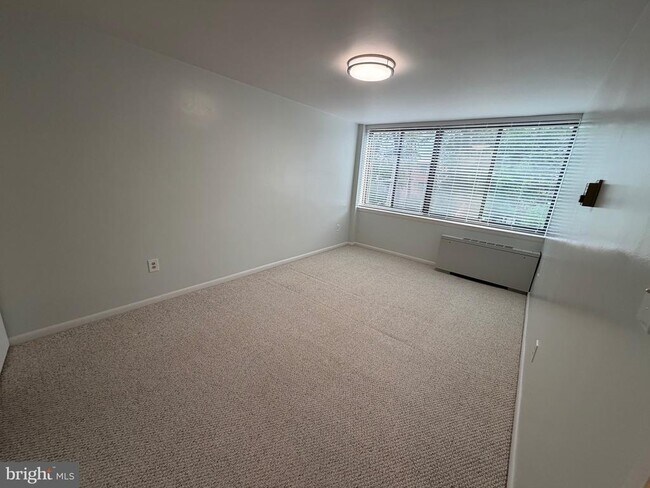 Building Photo - 4390 Lorcom Ln
