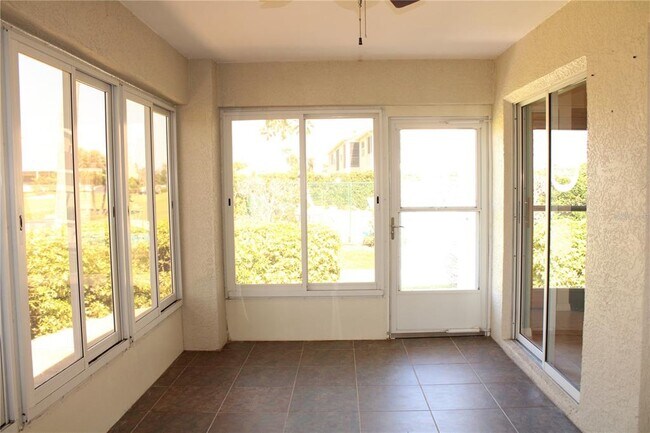 Building Photo - 1702 Fairway Trce