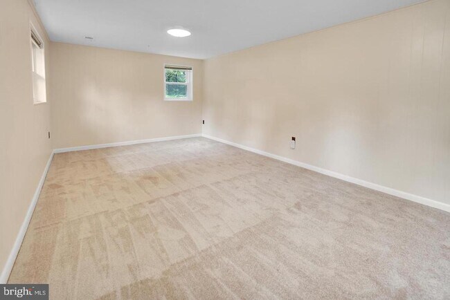 Building Photo - 1032 Pinecrest Dr