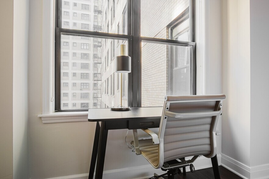 Building Photo - 200 E Chestnut St