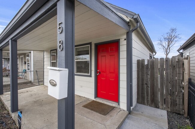 Building Photo - Cute Two Bedroom 1 Bathroom House in North RiNo