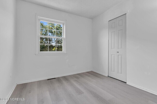 Building Photo - 173 Stowe St