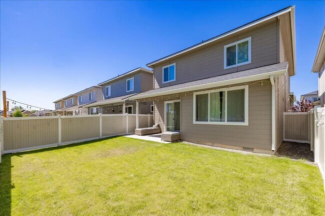 Building Photo - 2052 W Bella Ln