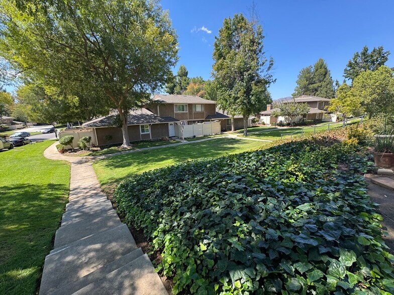 Building Photo - 28835 Conejo View Dr