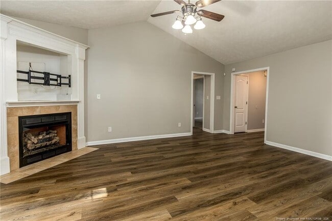 Building Photo - 300 Pageant Ct