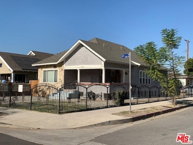Primary Photo - 1305 W 37th Pl