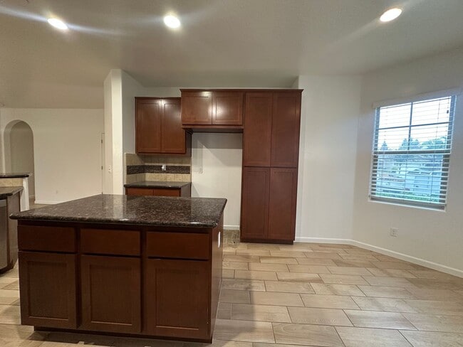 Building Photo - NW Visalia Home Coming Soon!