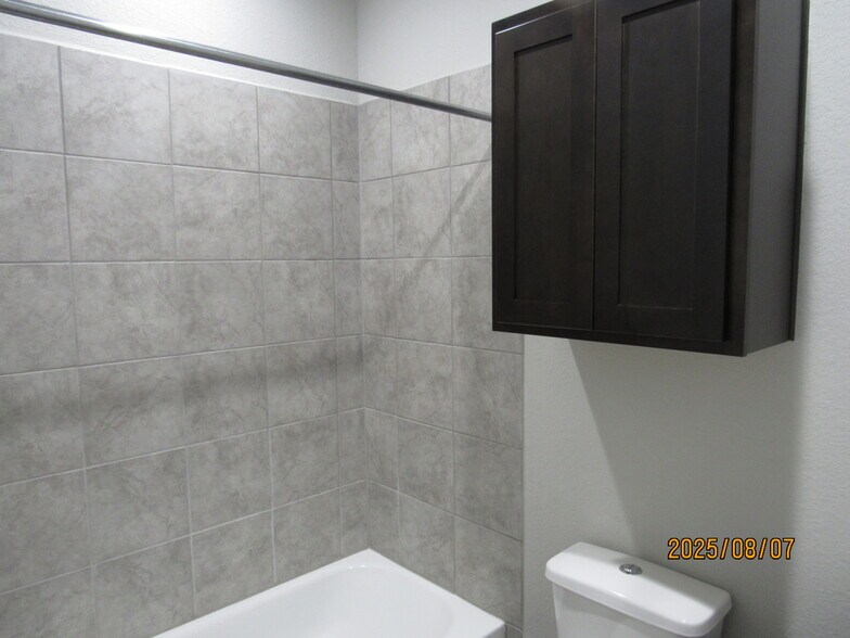 Building Photo - 619 Heathers Way