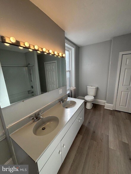 Building Photo - 318 E Marshall St