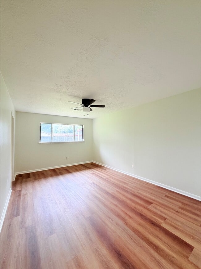 Building Photo - 4410 Longhorn Dr