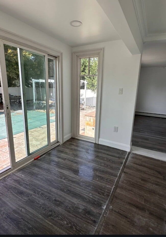 Primary Photo - 1250 Oakfield Ave