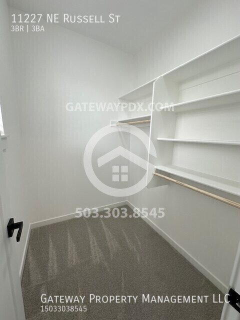 Building Photo - 11227 NE Russell St
