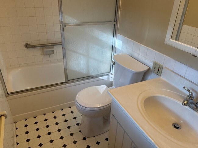 Building Photo - 3 Bedrooms! 2 Bath! Kickapoo Schools! Vill...