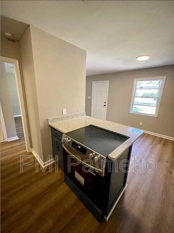 Building Photo - 3730 Hickory St