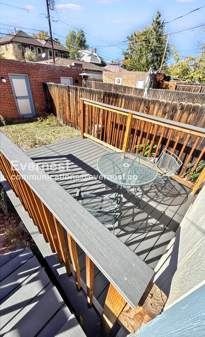 Building Photo - 453 S Clarkson St