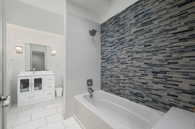 Building Photo - 930 Harvard Ct