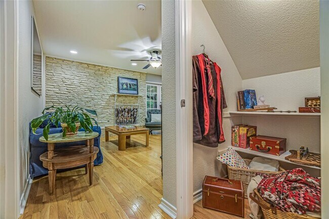 Building Photo - 7615 Rockpoint Dr