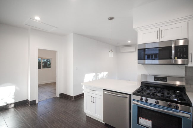 Building Photo - 401 Brooks Ave