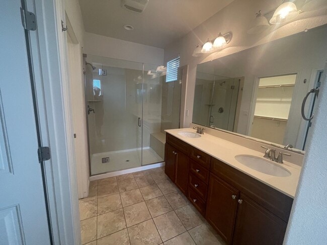 Building Photo - 3 Bedrooms in Paseo Del Norte of Roseville