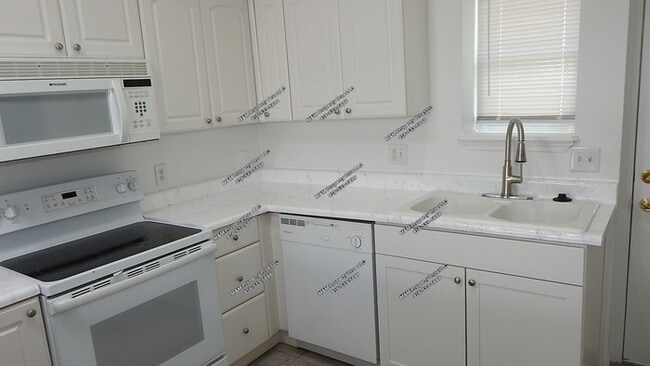 Building Photo - Adorable 2 bedrooms and 1 bath home located on N Drury Ave in Kansas City, MO