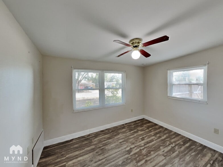 Building Photo - 14 Lamplight Ln