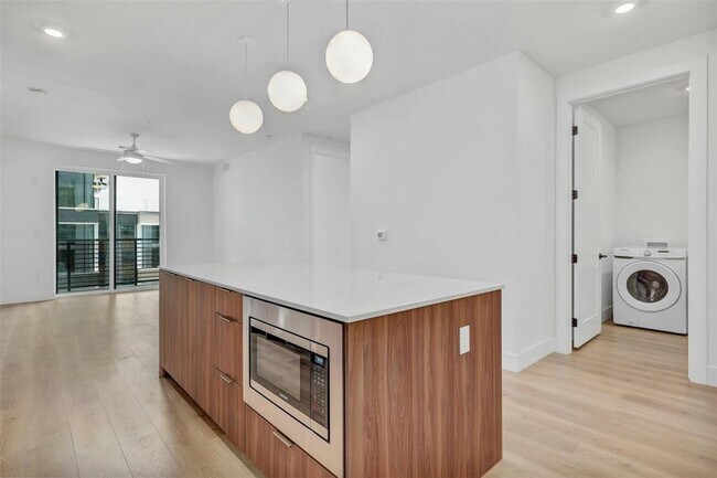 Building Photo - 1701 Simond Ave Ave