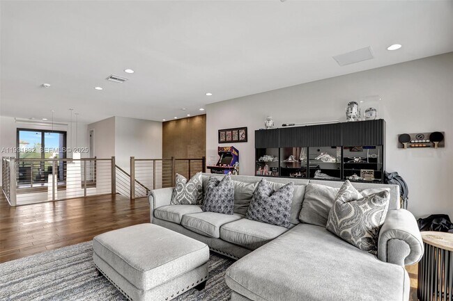 Building Photo - 17113 Aquavera Way