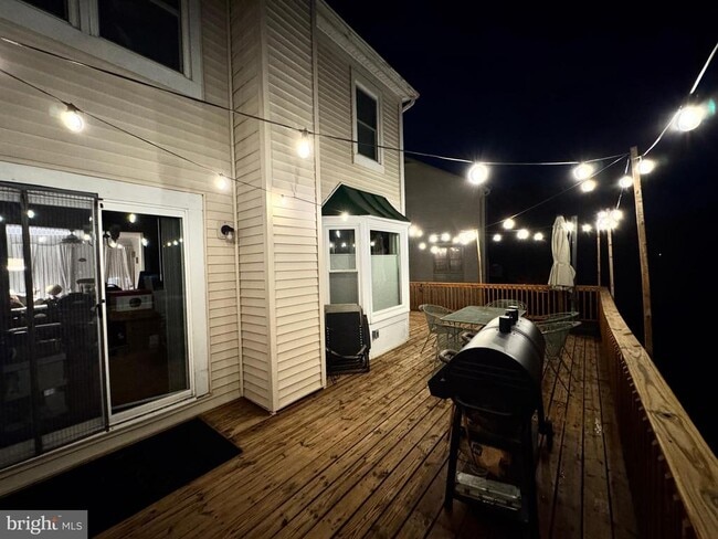 Building Photo - 311 Whitcliff Ct