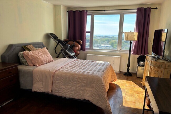 Building Photo - 2000 Linwood Ave