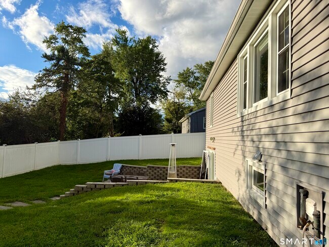 Building Photo - 30 Twilight Ln
