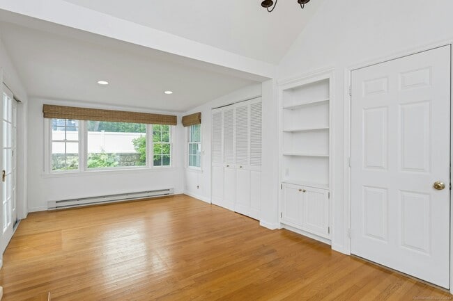 Building Photo - 54 Oak Grove Pl