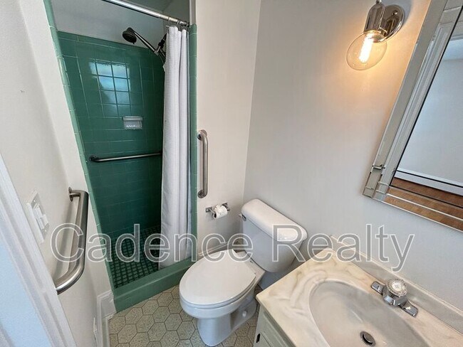 Building Photo - 1607 Azalea Dr