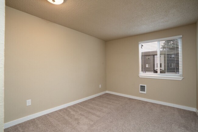 Building Photo - 1801 Woodland Glen Dr S