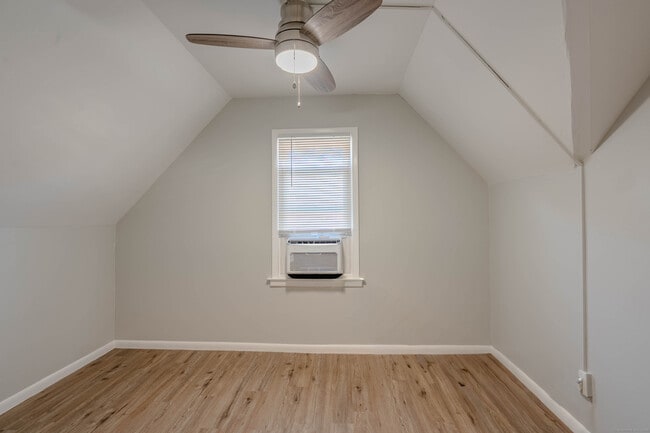 Building Photo - 37 Quintard Ave
