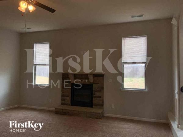 Building Photo - 165 Shenandoah Dr