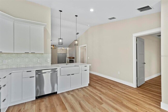 Building Photo - 2 Louisburg Ln
