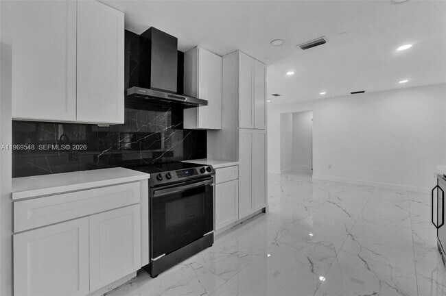 Building Photo - 860 NW 207th St