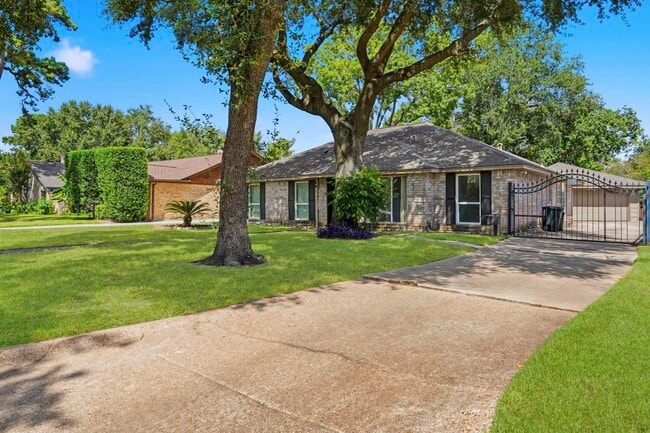 Building Photo - 11810 Rowood Dr