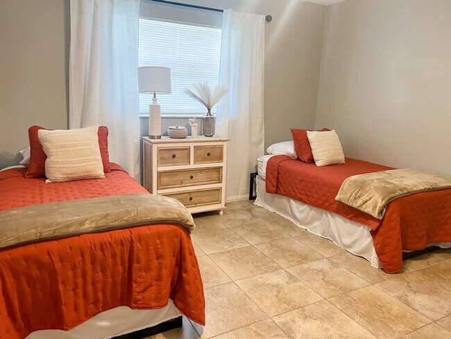 Building Photo - 13921 19th St