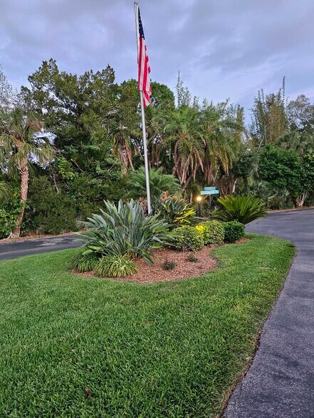 Building Photo - 2612 Clubhouse Dr