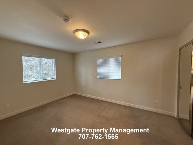 Building Photo - Great West Petaluma 2/1.5 Home - 418A Upham Street