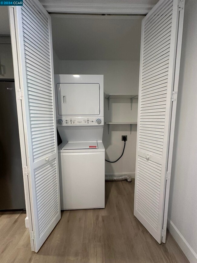 Building Photo - 1700 Siskiyou Dr