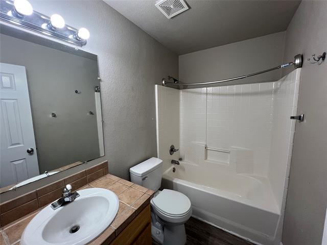 Building Photo - 1721 N Ross Ave