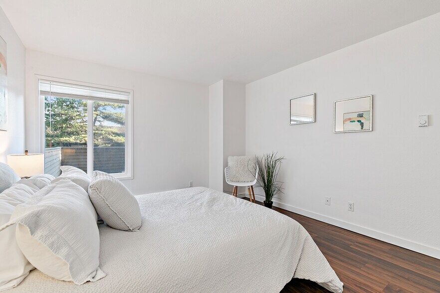 Primary bedroom - 10418 Northeast 32nd Place