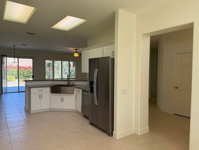 Building Photo - 36582 Crown St