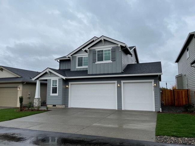 Building Photo - Lovely 4 Bed 2.5 Bath Home! Located near t...