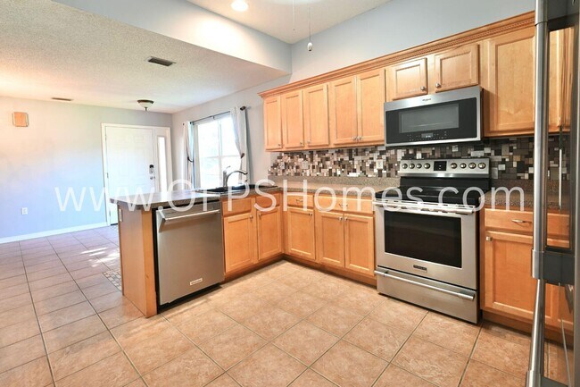 Building Photo - 933 Scenic Oak Ln